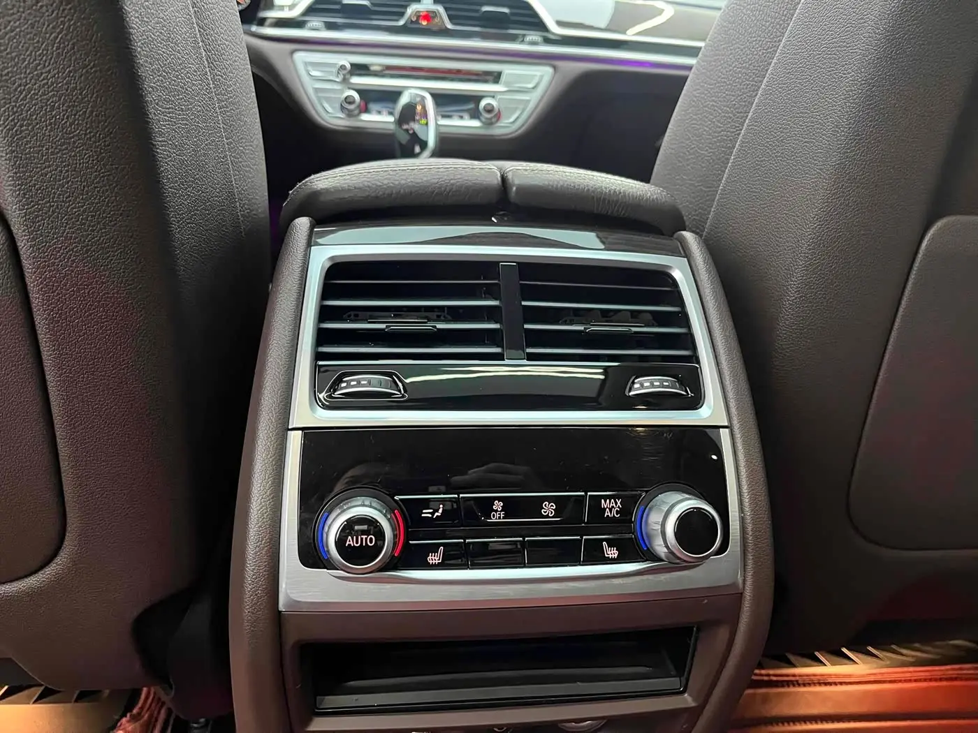 BMW 7 Series 2018 — Photo 14/15