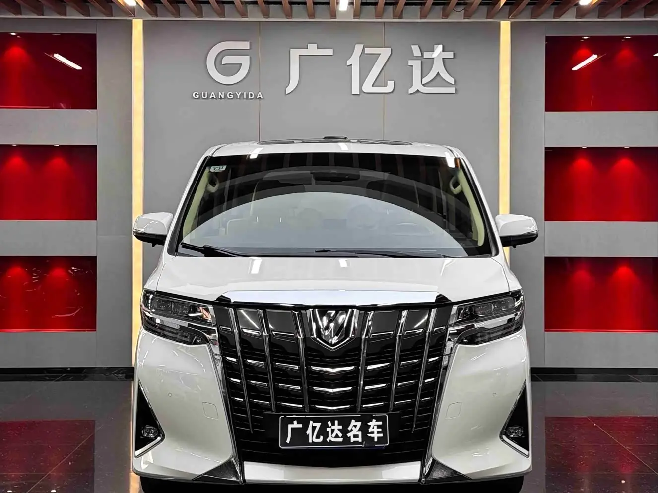 Toyota Alphard 2019 — Photo 2/20
