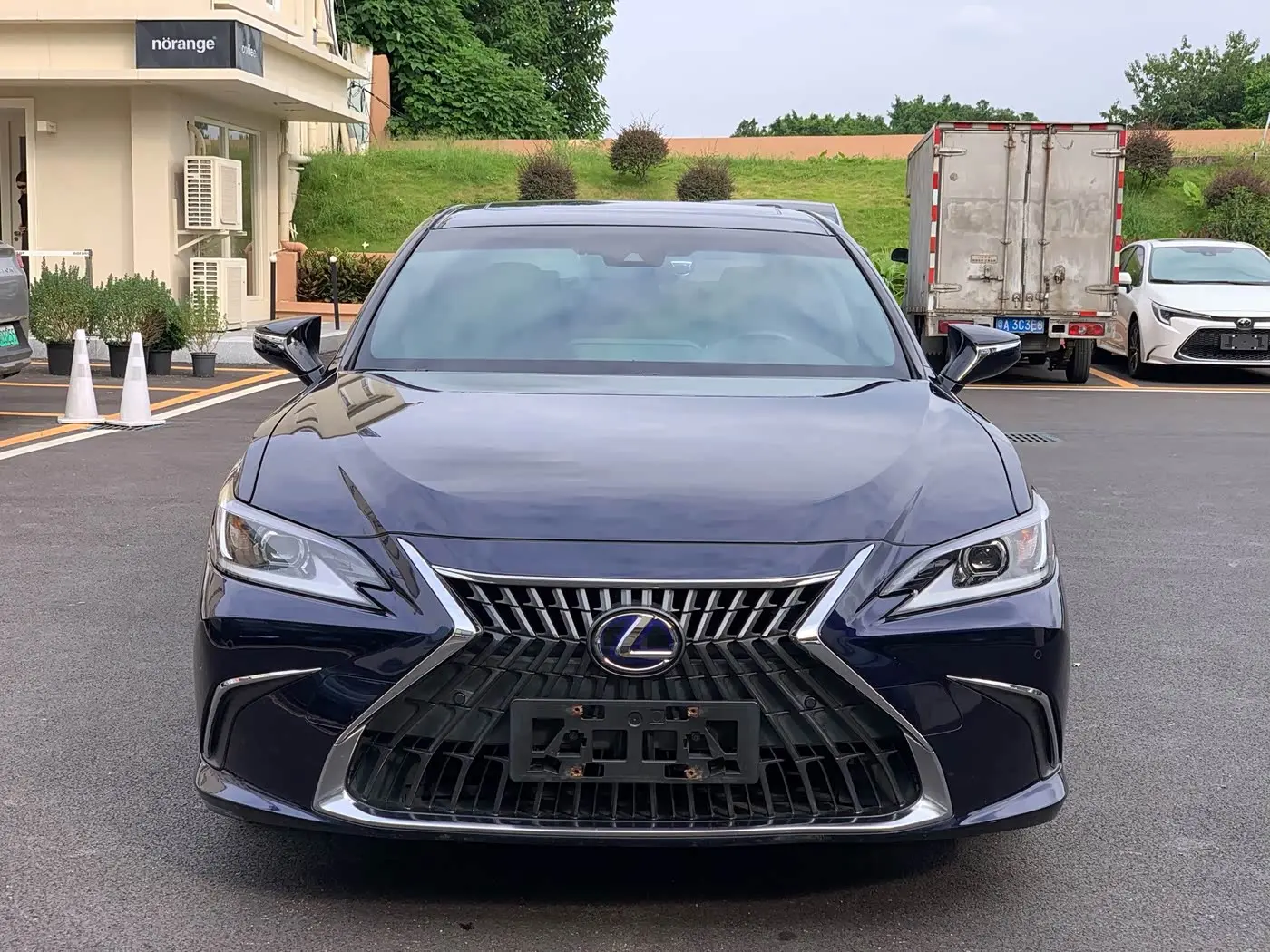 Lexus ES 2021 — Photo 2/20