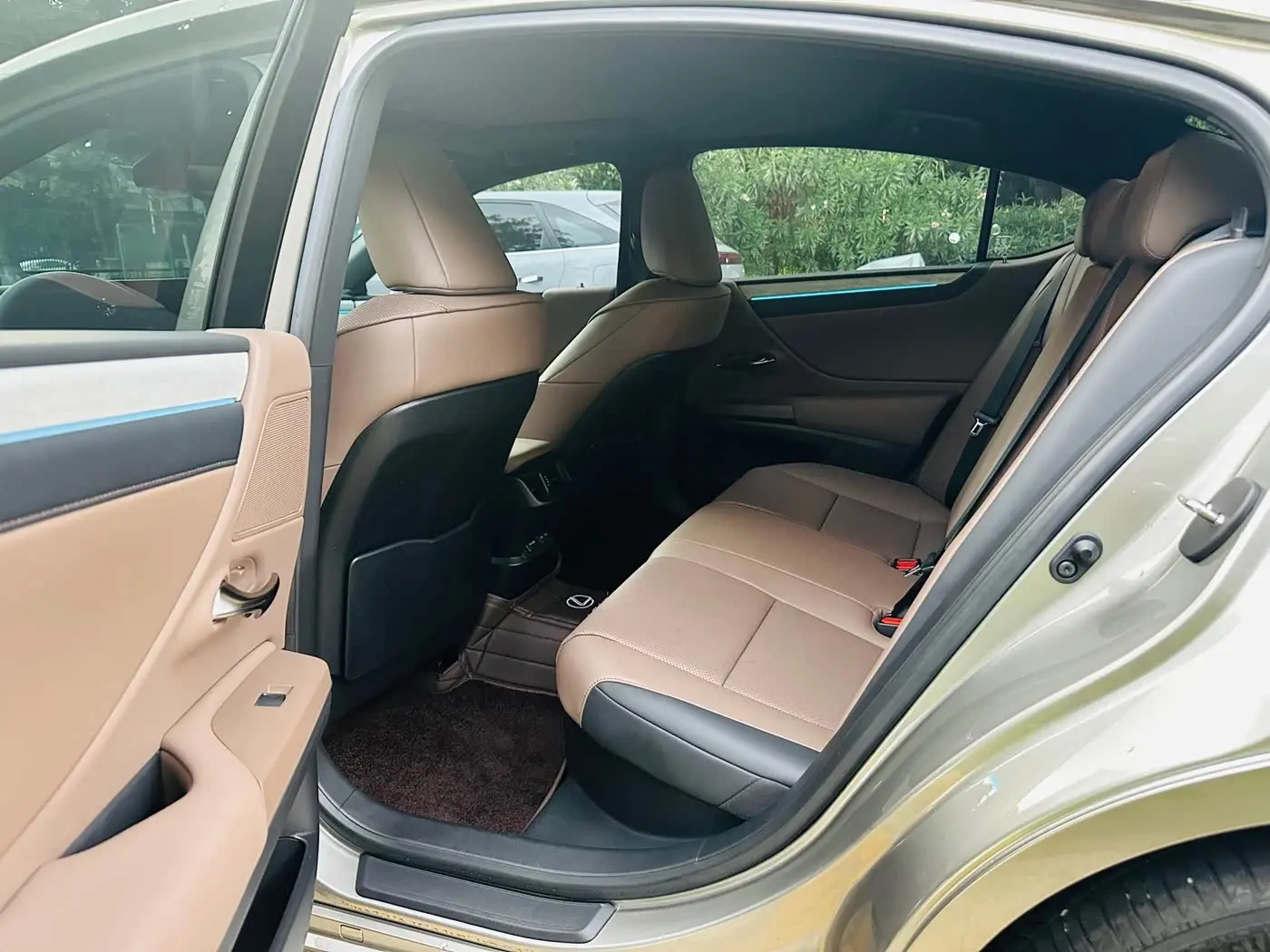 Lexus ES 2025 — Photo 11/19