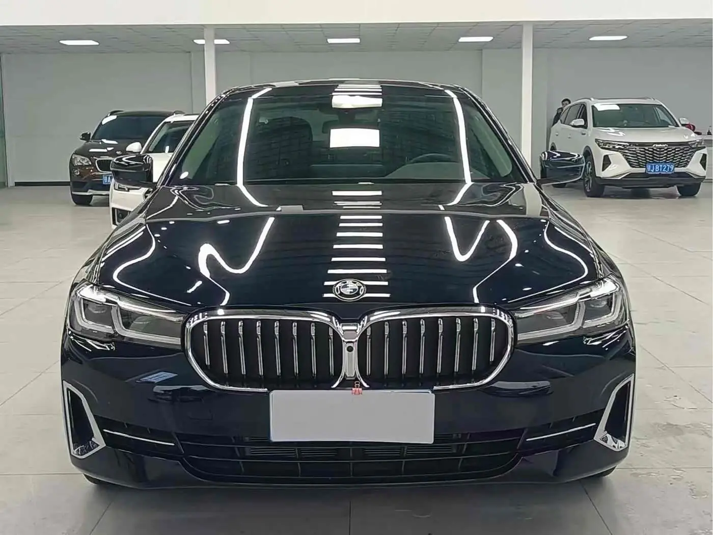 BMW 5 Series 2022 — Photo 2/9