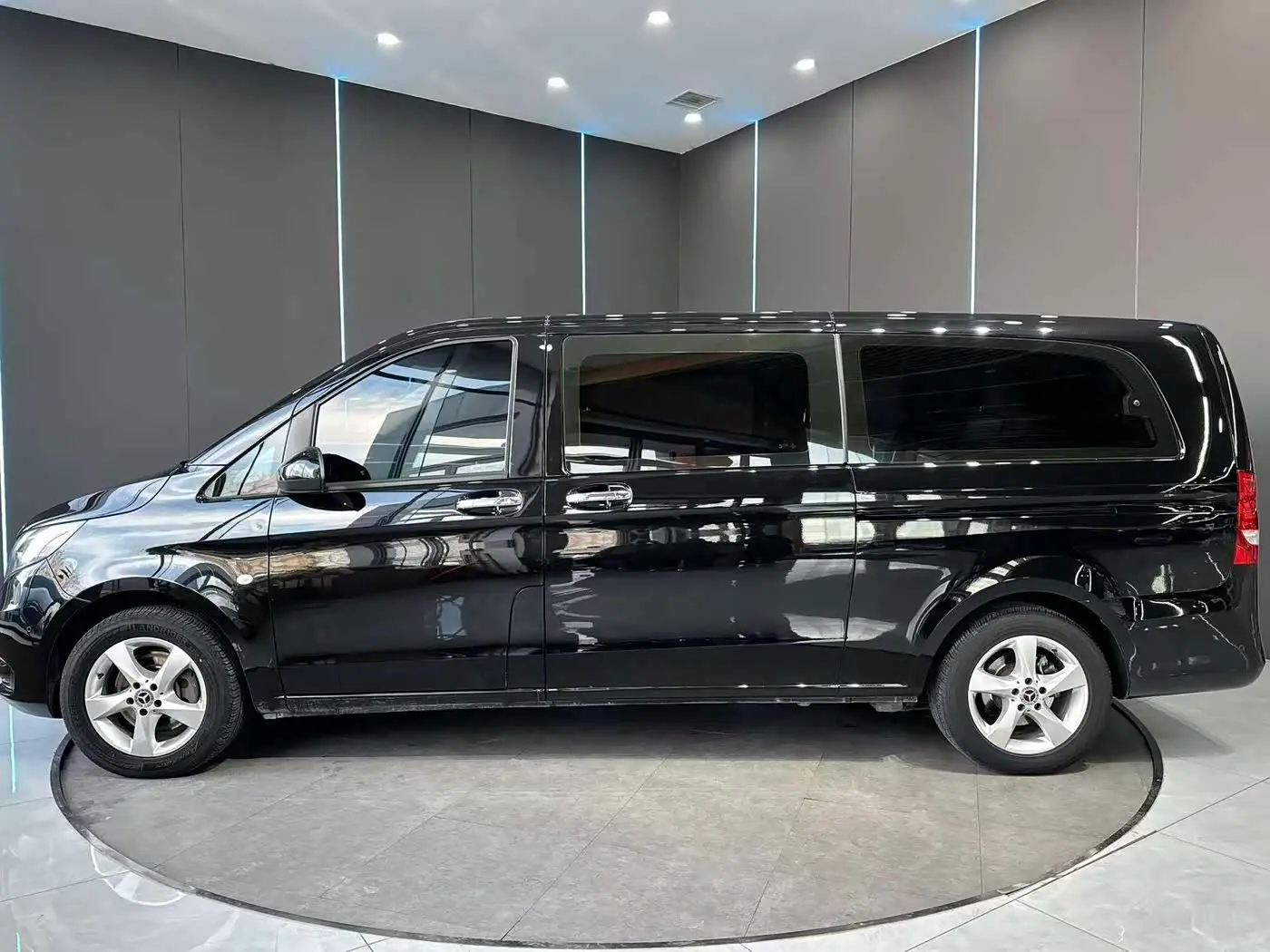 Mercedes-Benz Vito 2021 — Photo 4/12