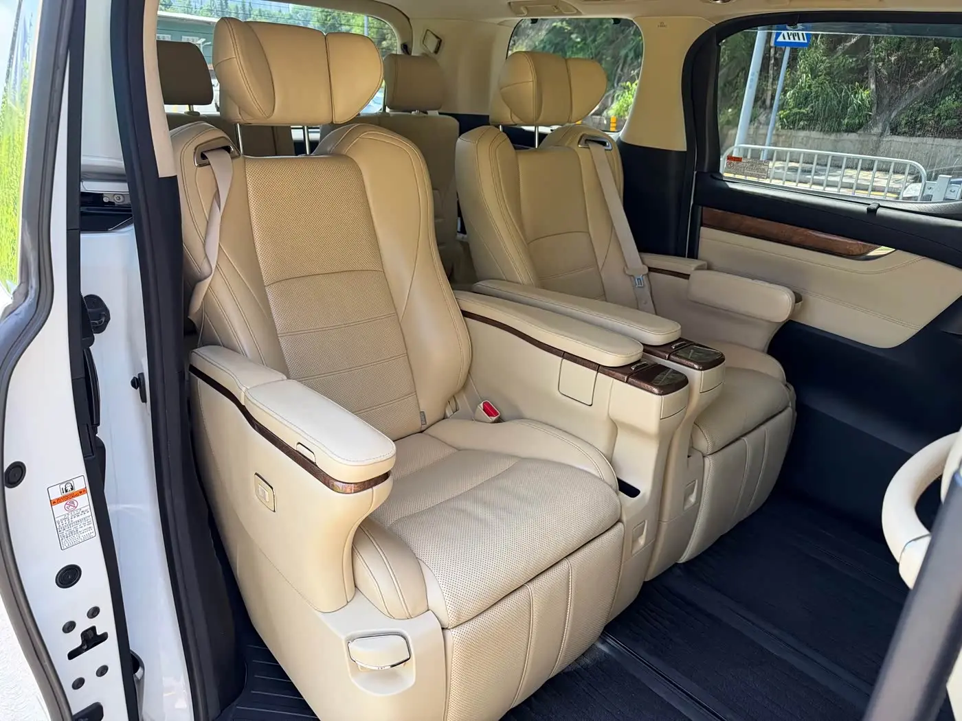 Toyota Alphard 2017 — Şəkil 7/12