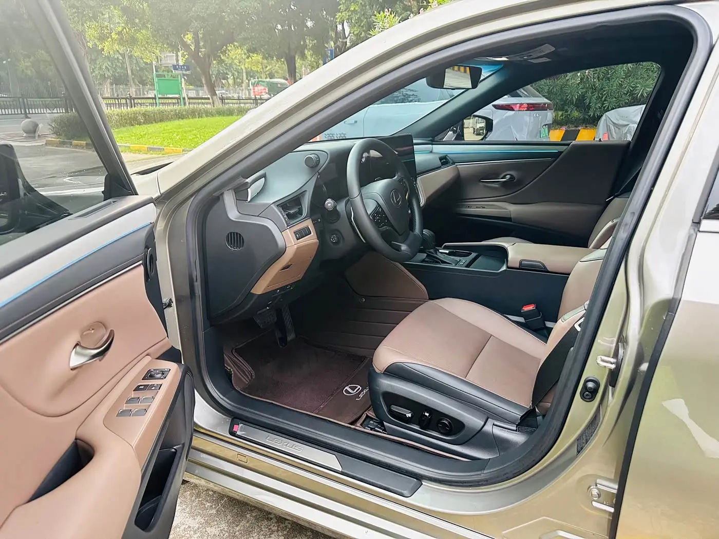 Lexus ES 2025 — Photo 10/19