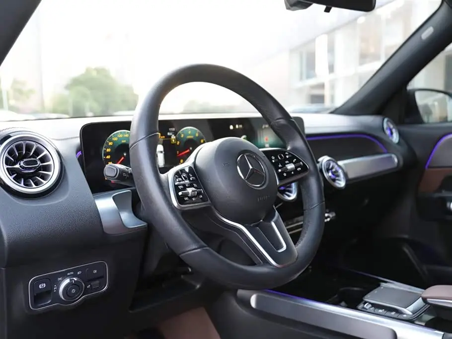 Mercedes-Benz GLB 2023 — Фото 17/20