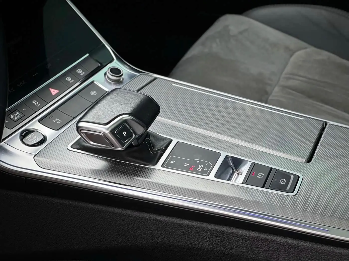 Audi A6L 2021 — Photo 7/13