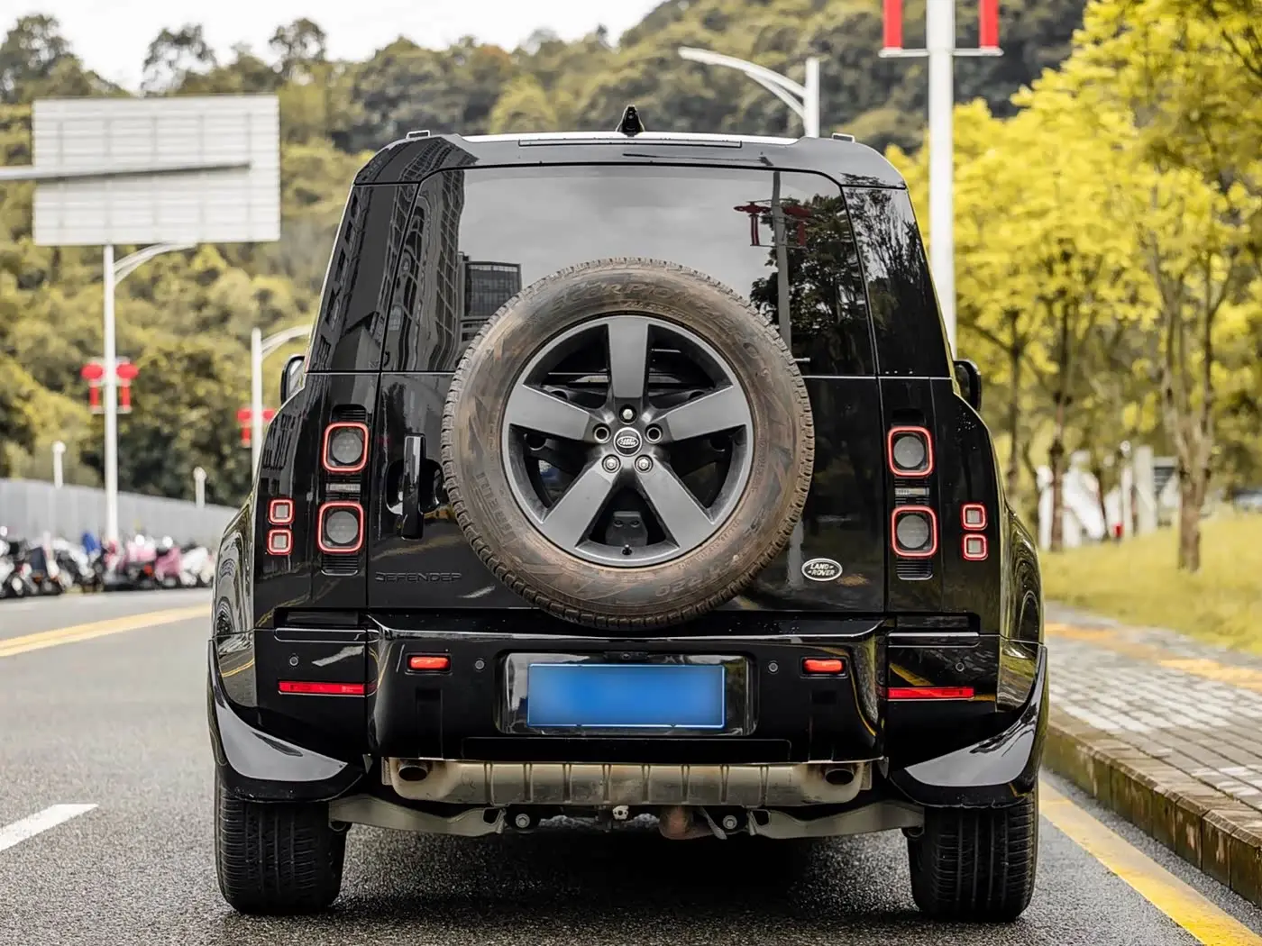 Land Rover Defender 2023 — Фото 5/17