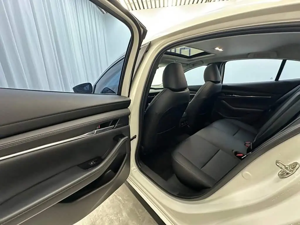 Mazda Mazda3 Axela 2023 — Şəkil 7/13