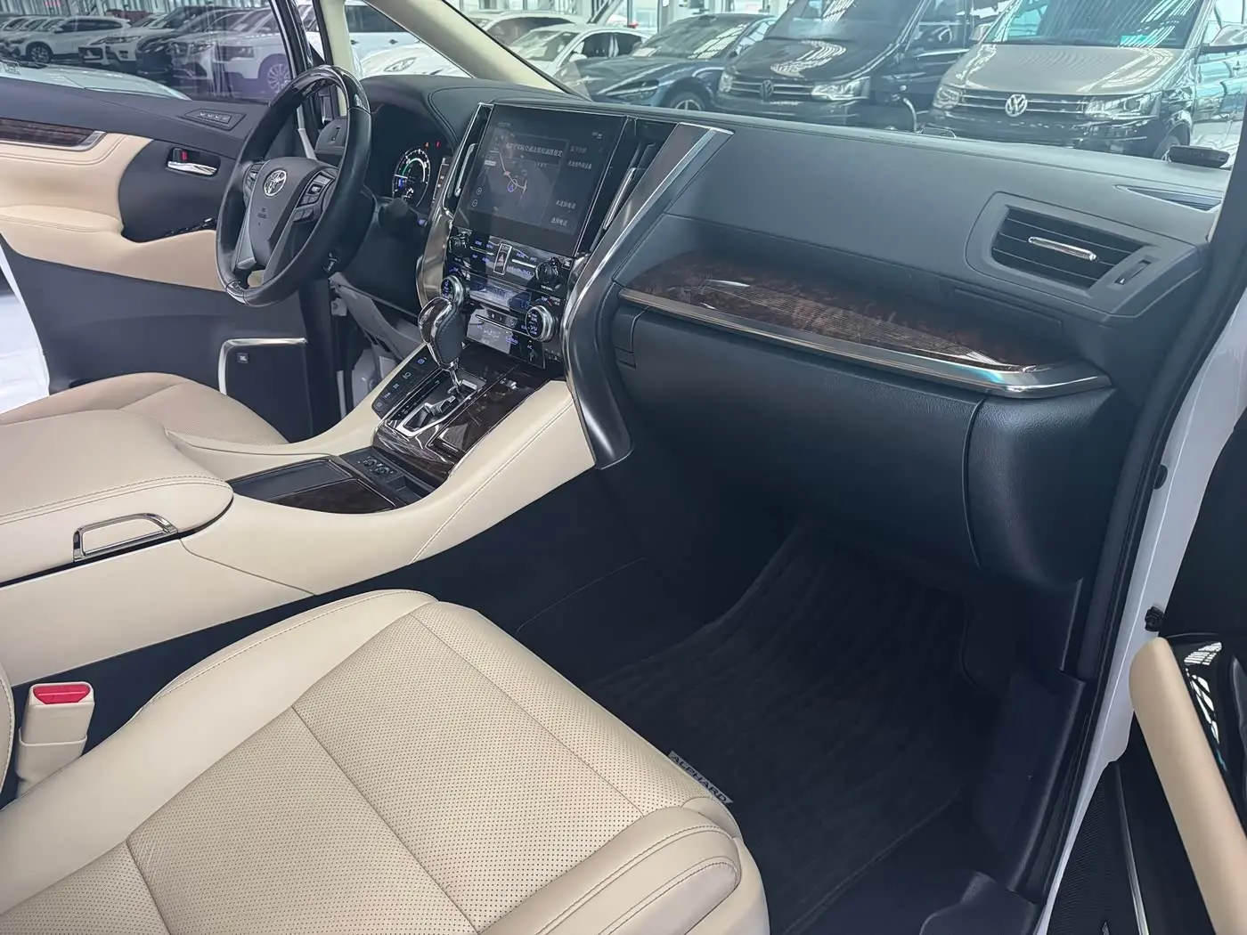 Toyota Alphard 2021 — Photo 12/15