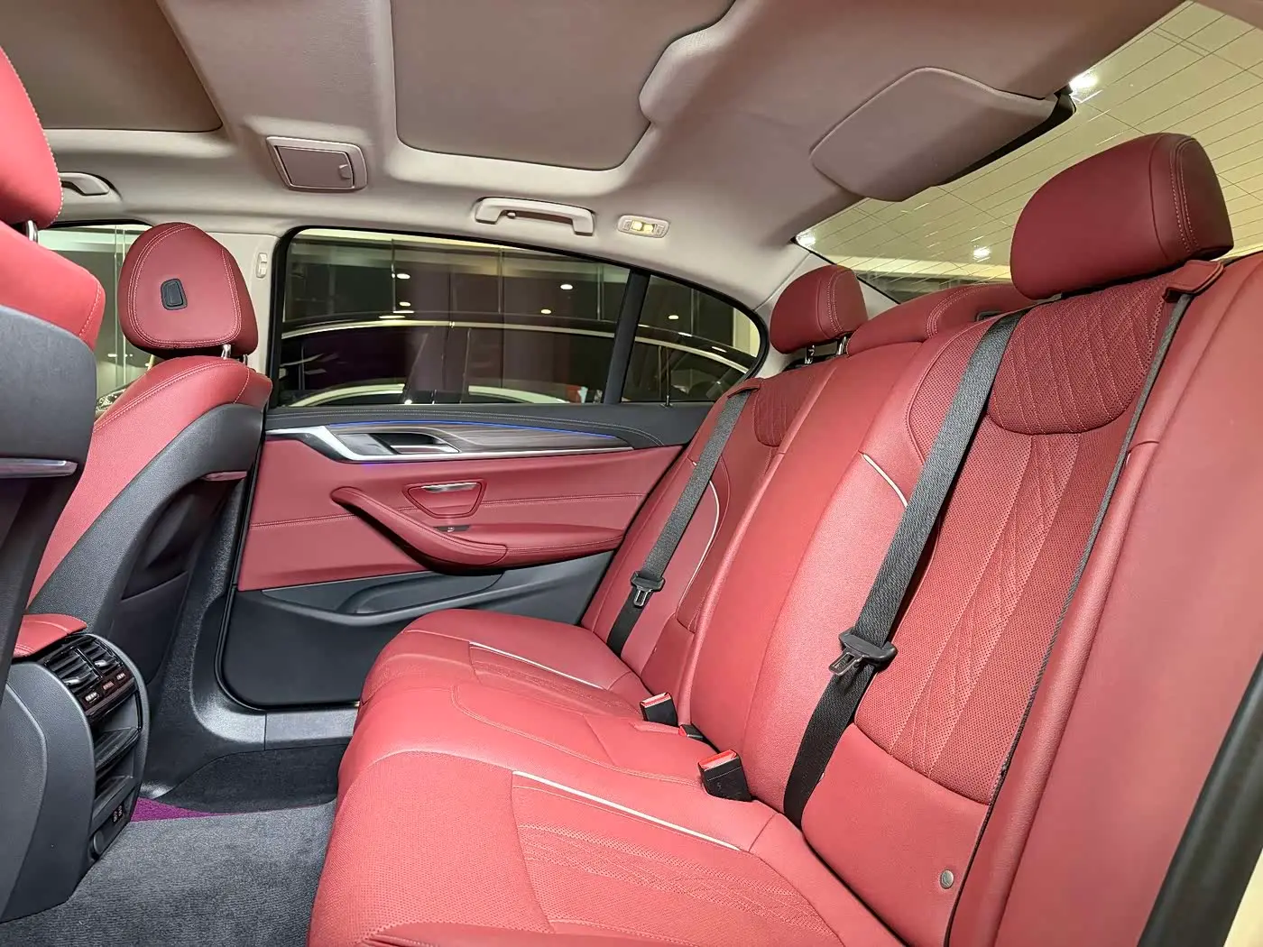BMW 5 Series 2021 — Photo 10/17