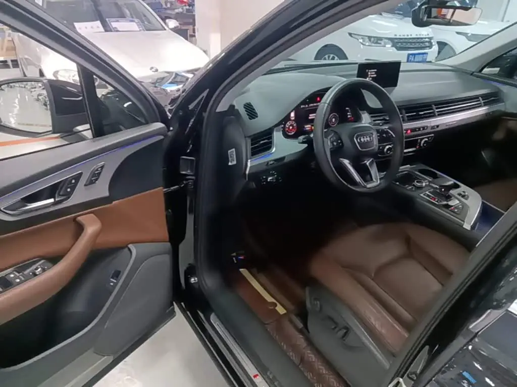 Audi Q7 2019 — Şəkil 16/20