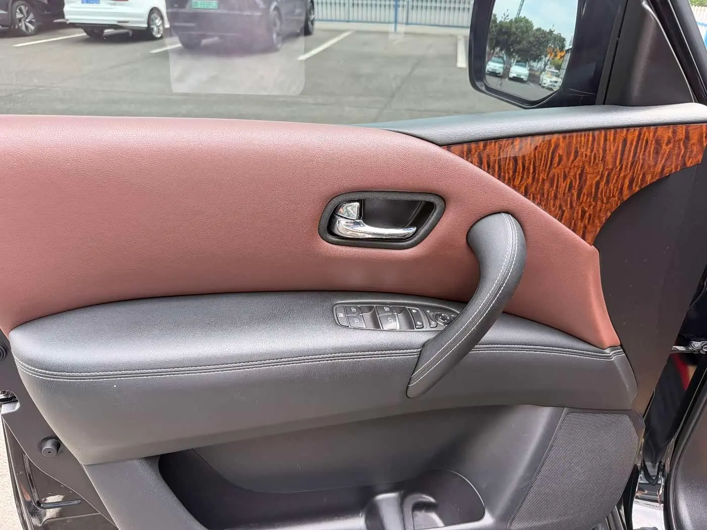 Nissan Patrol 2019 — Photo 15/17