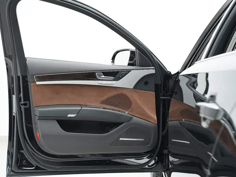 Audi A8 2014 — Photo 7/20
