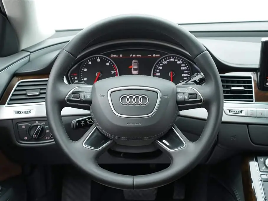 Audi A8 2014 — Photo 20/20