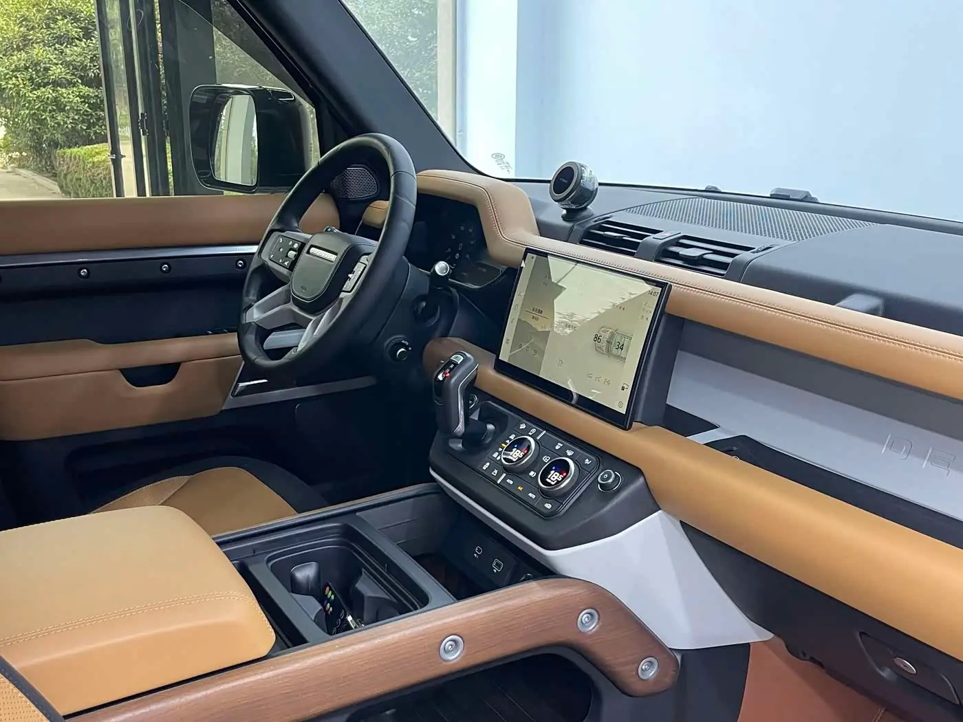 Land Rover Defender 2023 — Photo 12/20