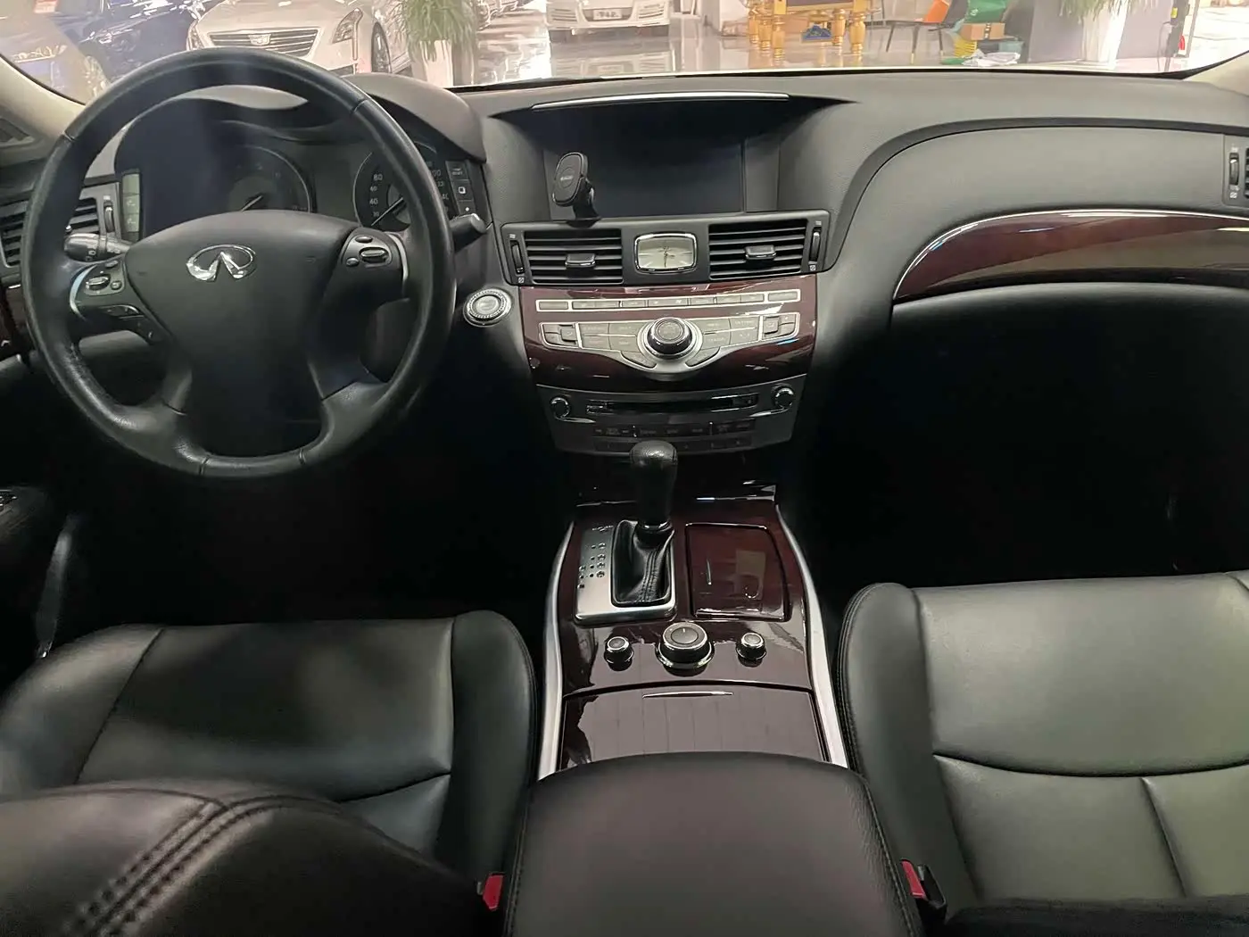 Infiniti Q70 2017 — Photo 18/18
