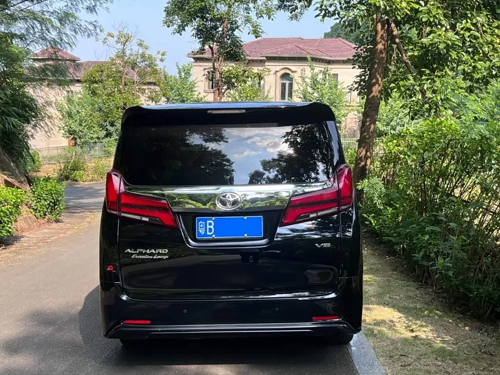 Toyota Alphard 2018 — Photo 11/12