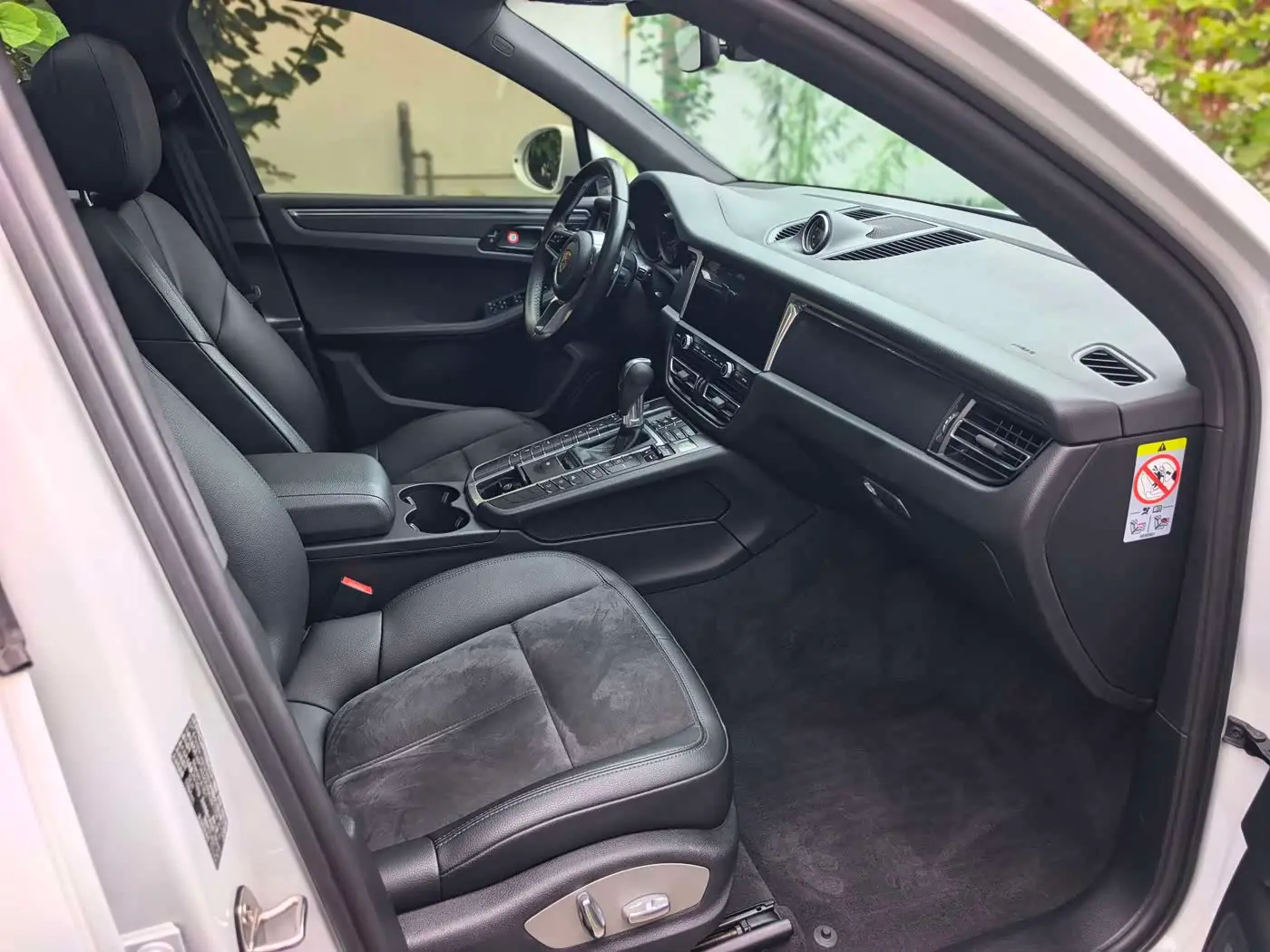 Porsche Macan 2022 — ფოტო 7/15