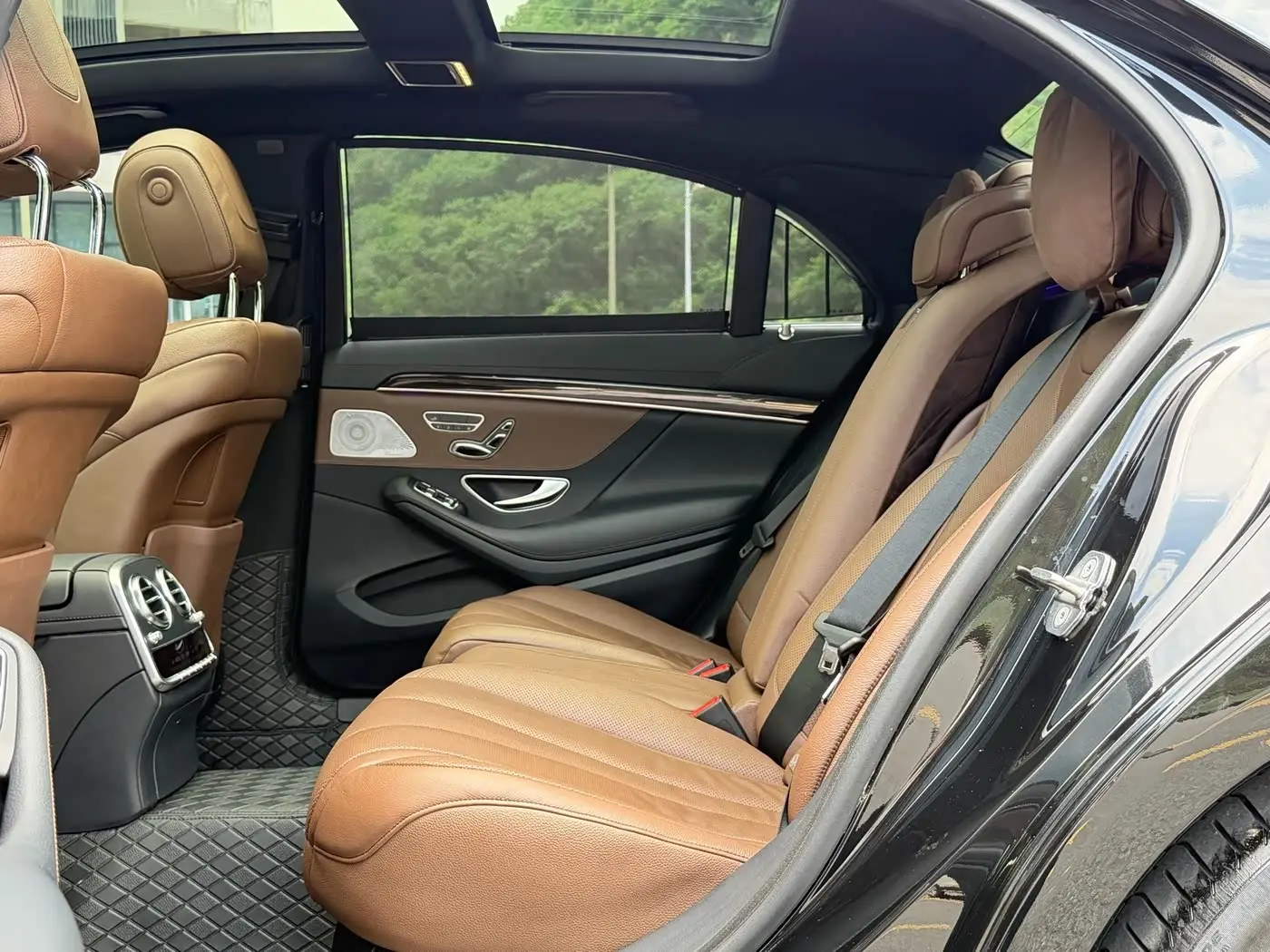 Mercedes-Benz S-Class 2018 — Photo 11/20