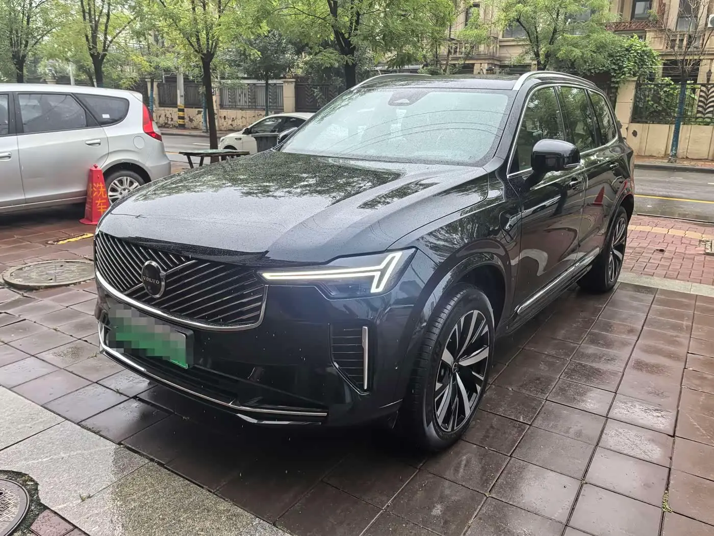 Volvo XC90 Plug-in Hybrid 2025 — Şəkil 2/12