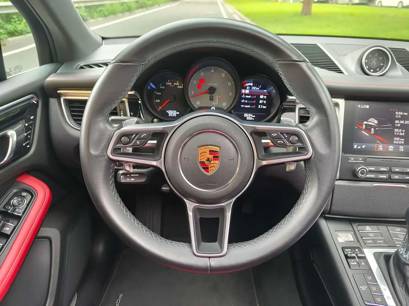 Porsche Macan 2018 — Фото 10/20