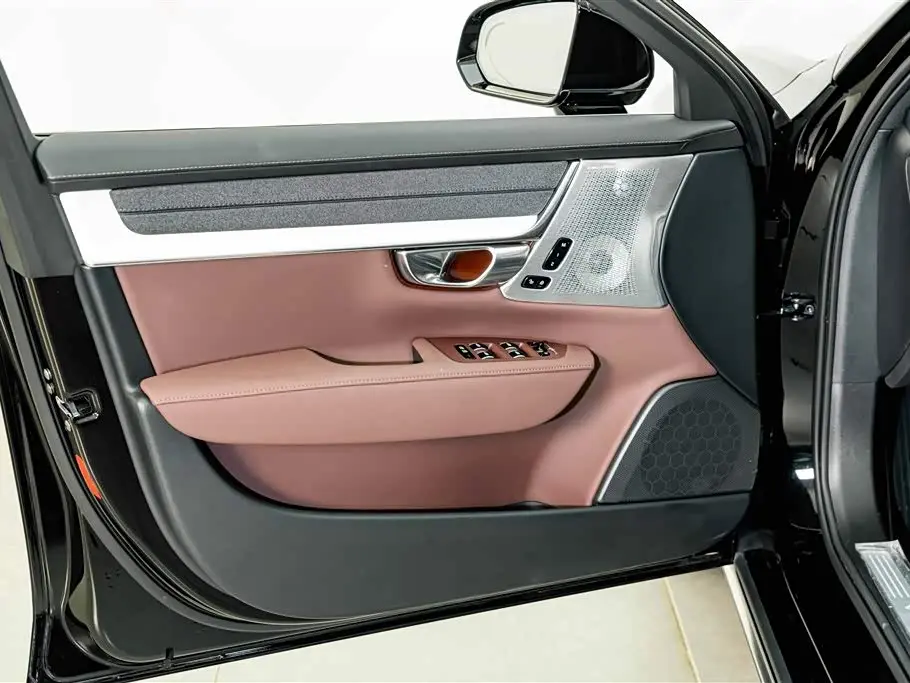 Volvo S90 2025 — Фото 17/20
