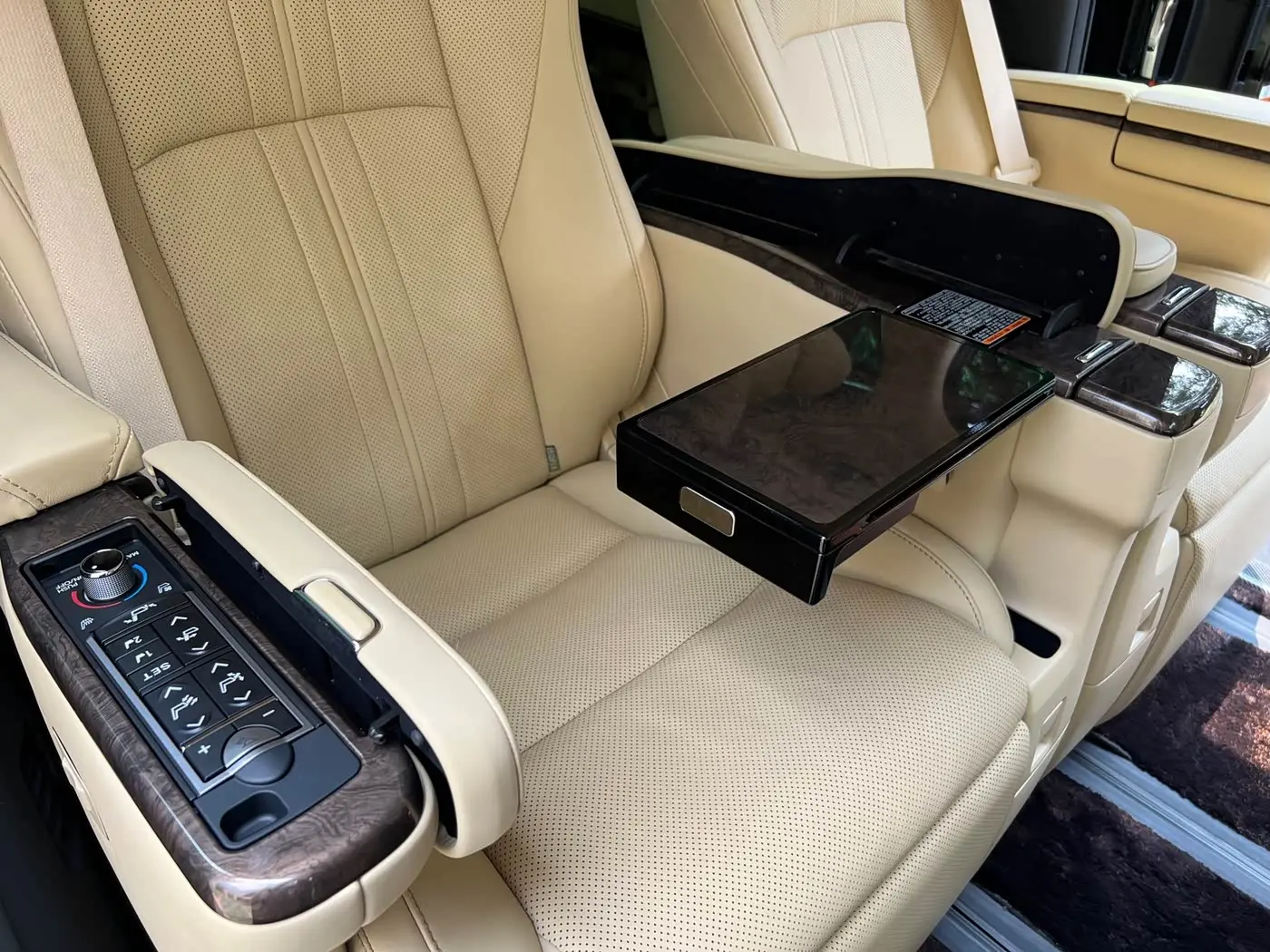 Toyota Vellfire 2022 — Photo 10/18