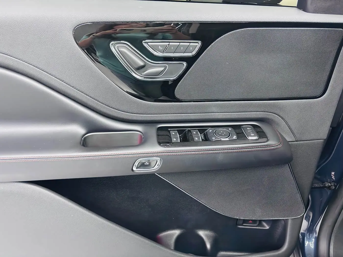 Lincoln Aviator 2021 — Şəkil 16/20