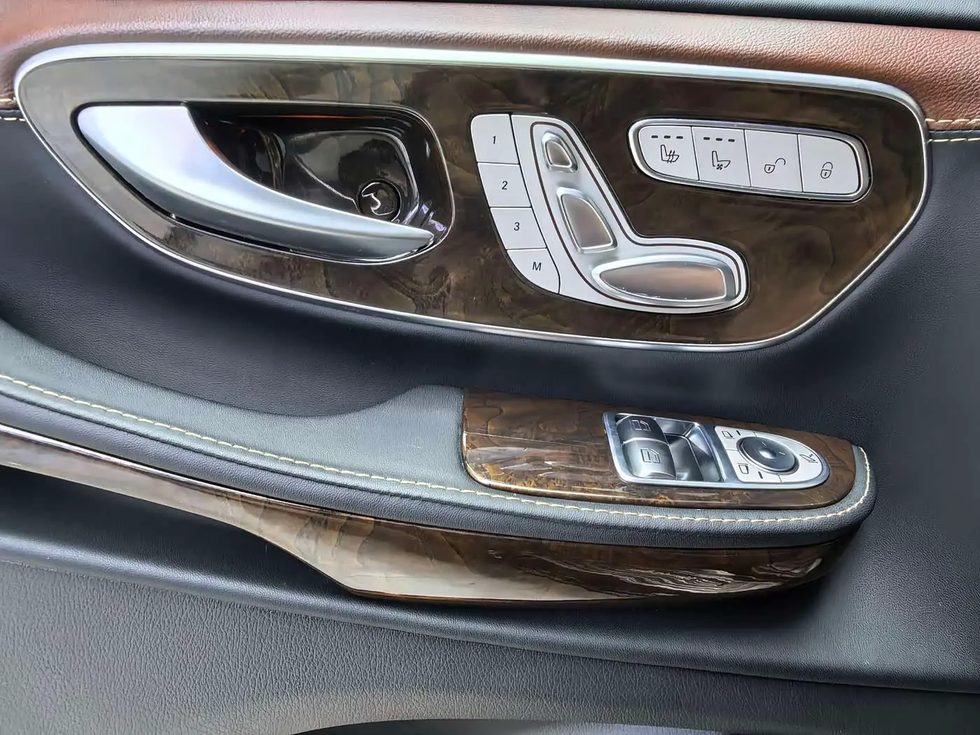 Mercedes-Benz V-Class 2019 — ფოტო 14/20