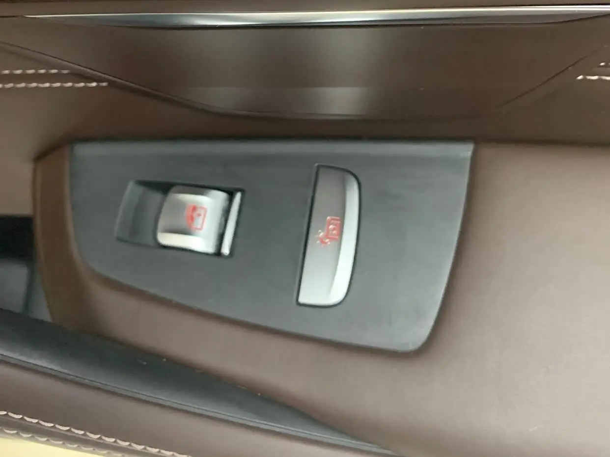 BMW 5 Series 2020 — Photo 15/18