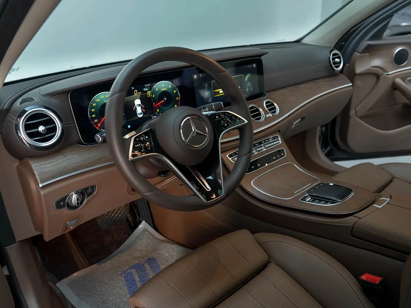 Mercedes-Benz E-Class 2023 — Şəkil 9/13