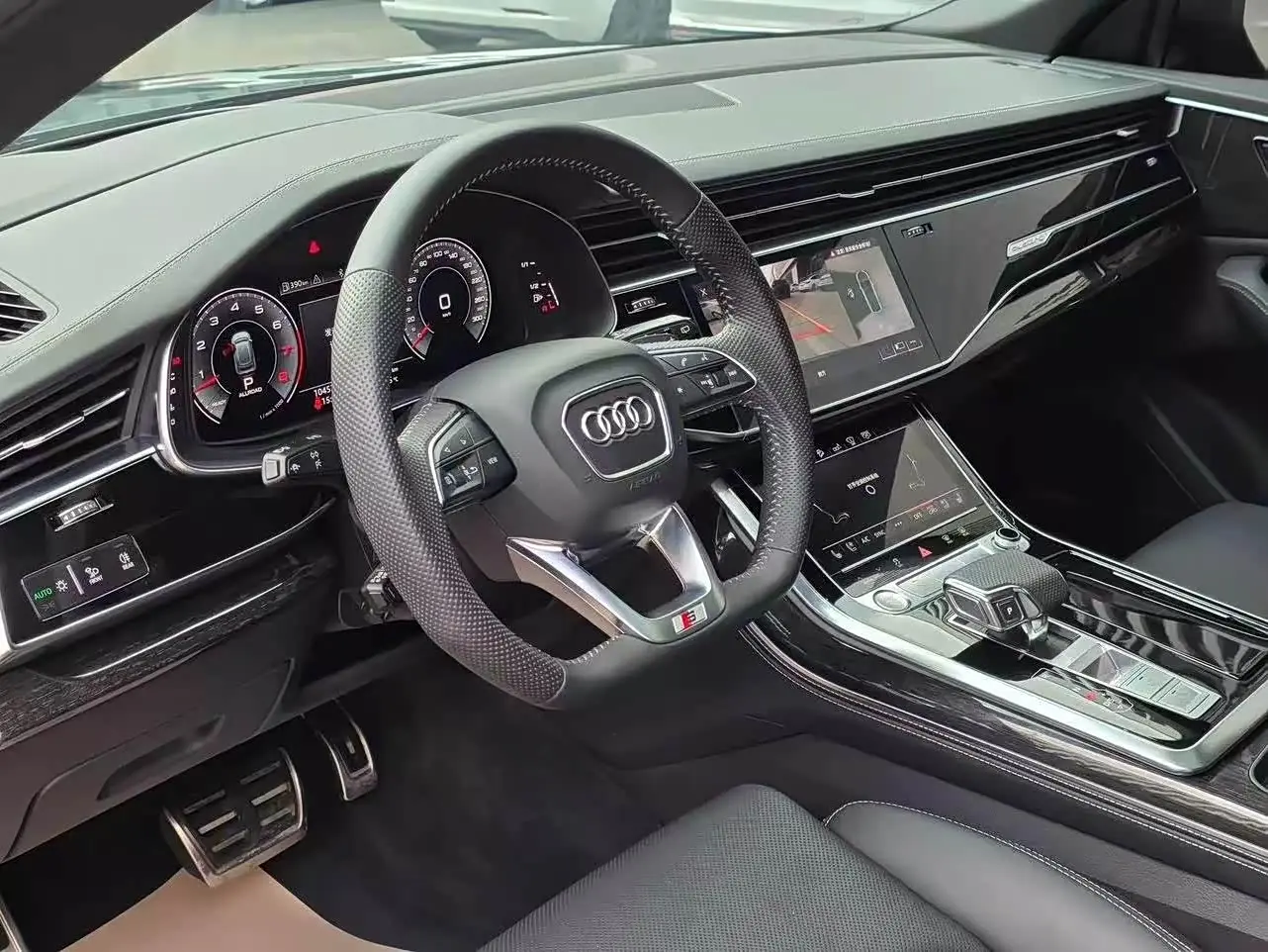 Audi Q8 2020 — Photo 8/11