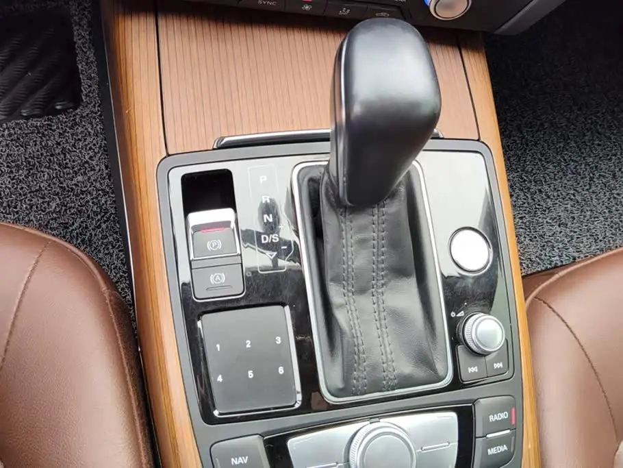 Audi A6L 2018 — Şəkil 16/16