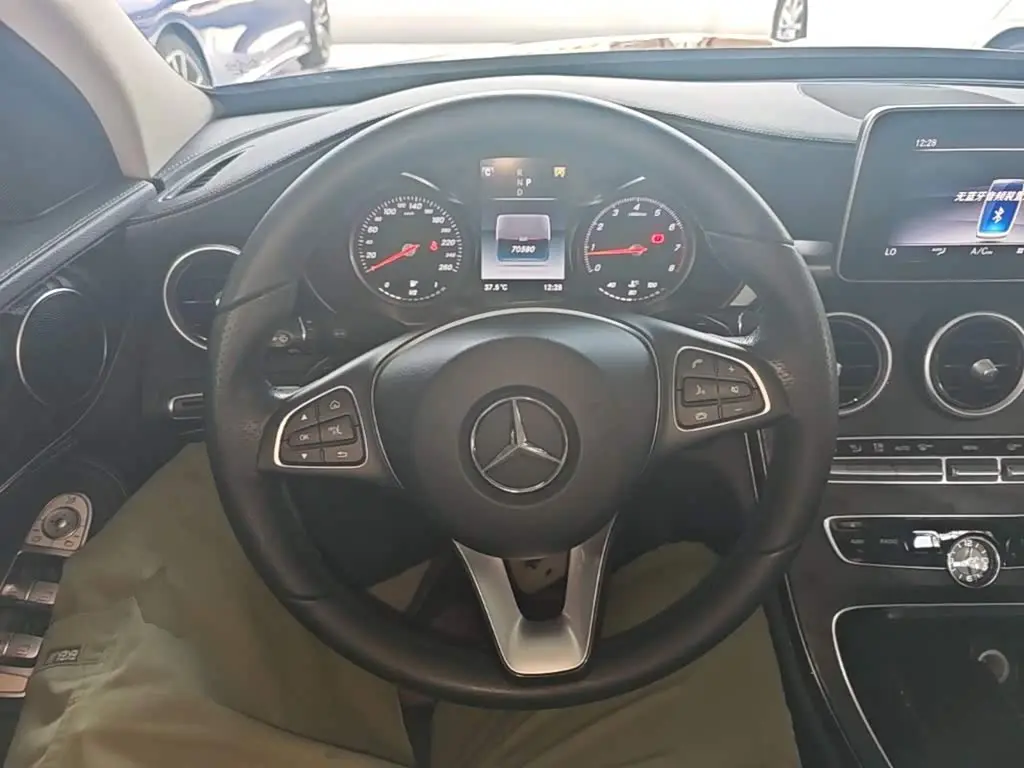 Mercedes-Benz C-Class 2018 — Photo 11/20