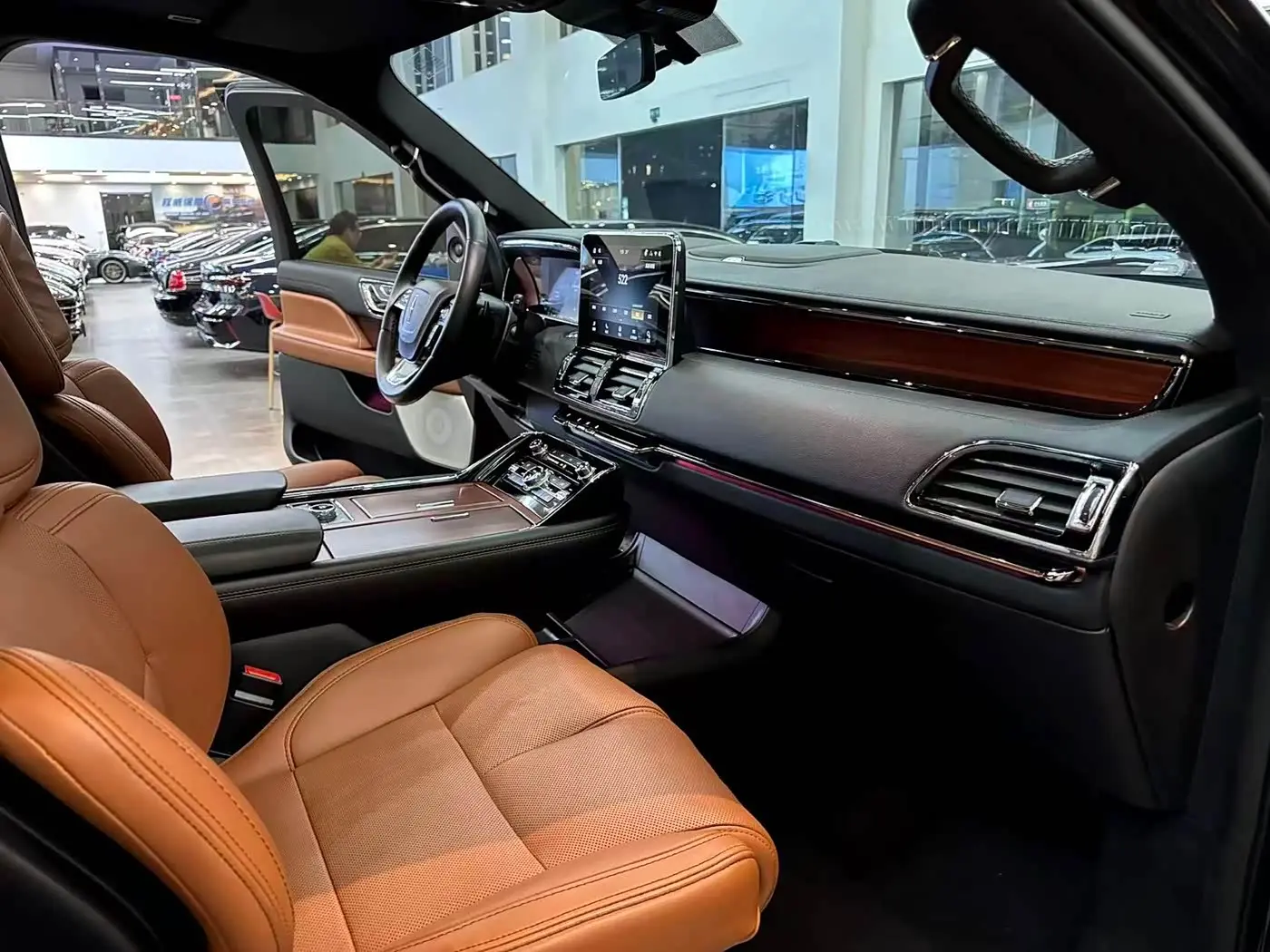 Lincoln Navigator 2022 — Photo 9/9
