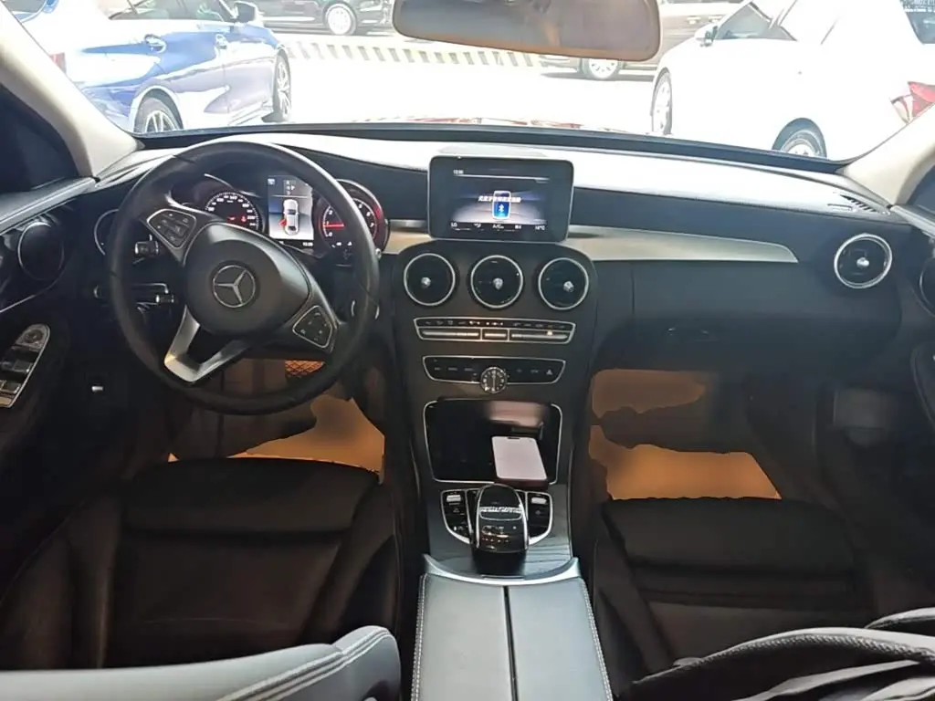 Mercedes-Benz C-Class 2018 — Photo 10/20