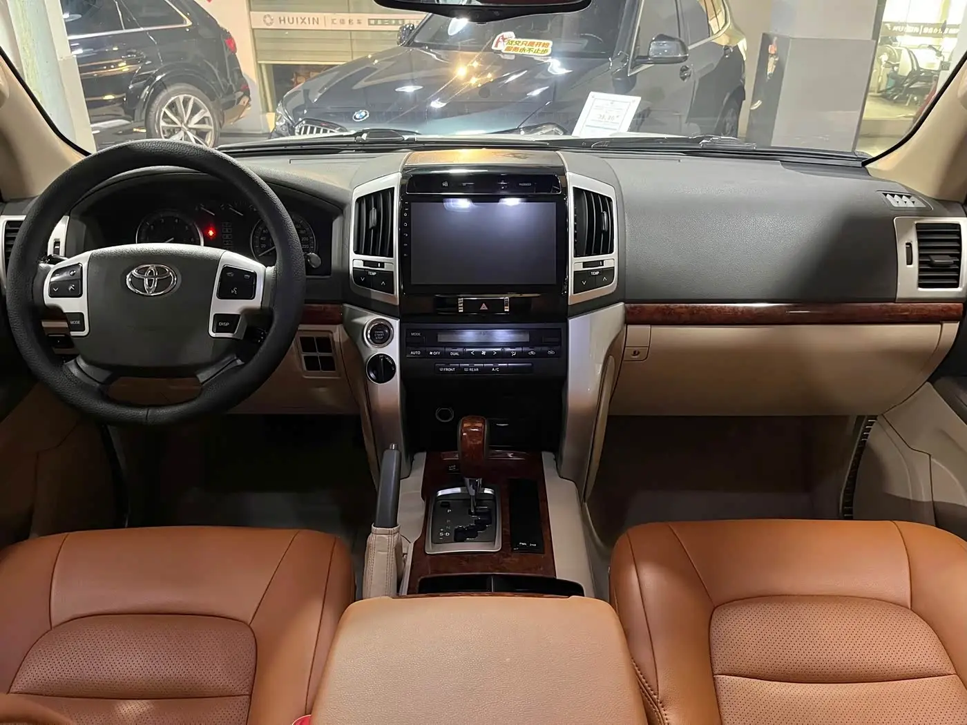 Toyota Land Cruiser 2015 — Photo 7/20