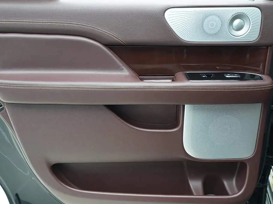 Lincoln Navigator 2022 — Photo 17/20