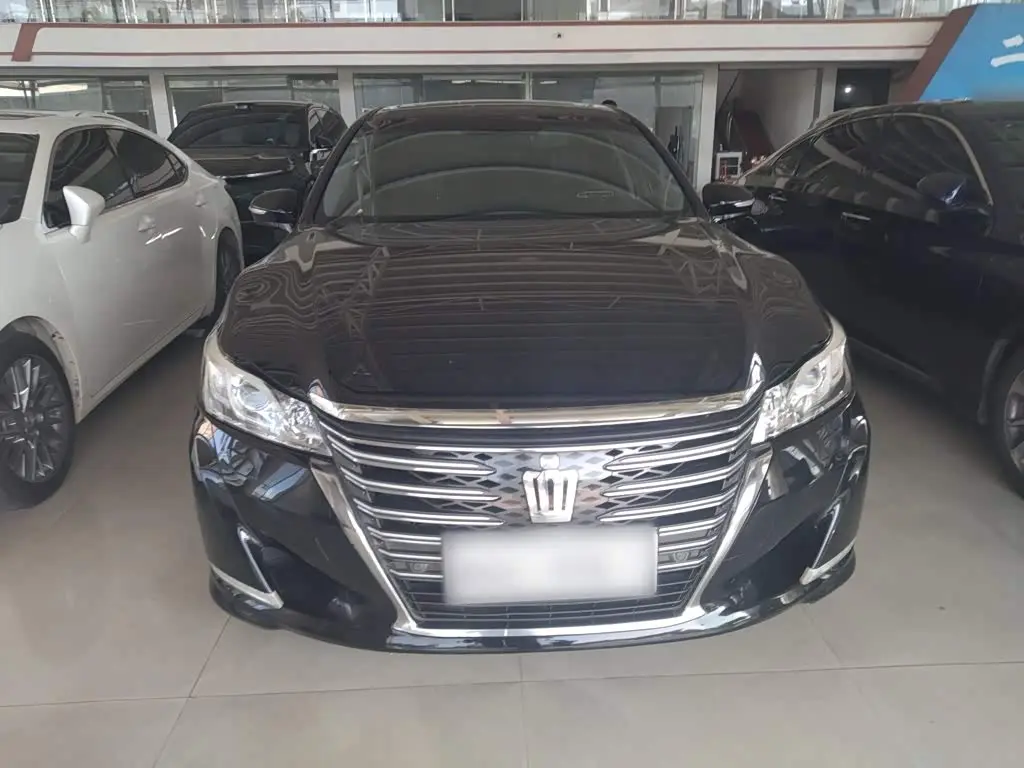 Toyota Crown 2016 — Фото 3/20