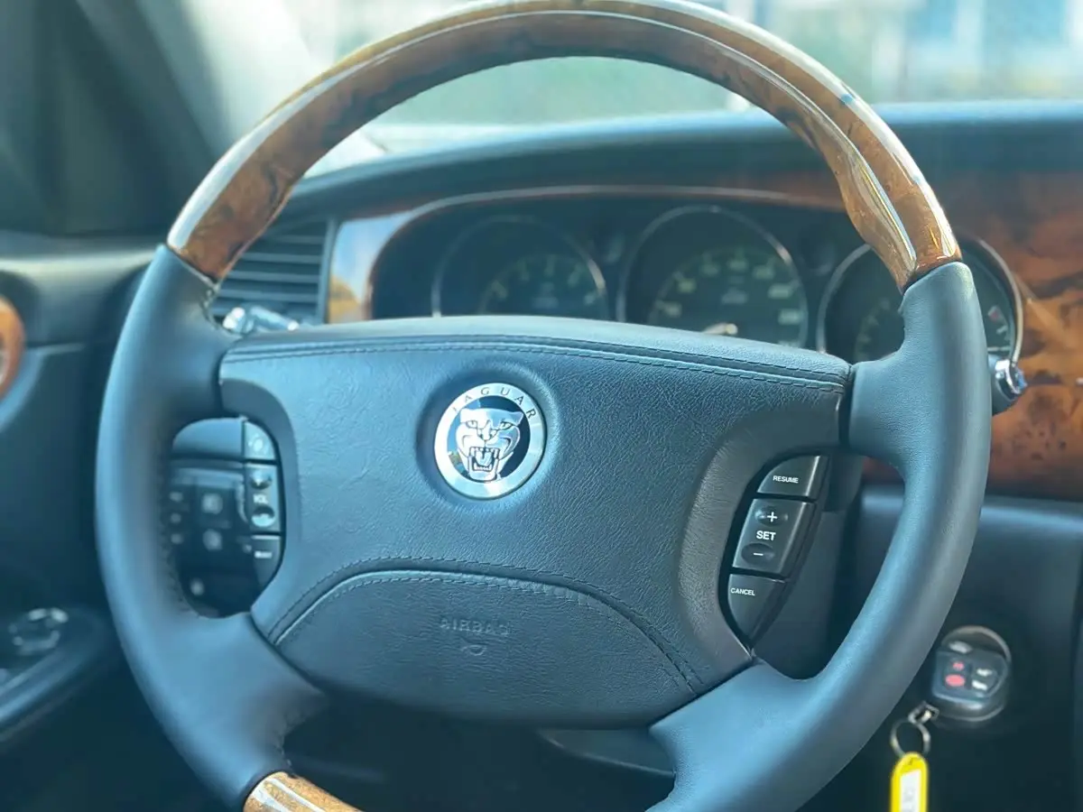 Jaguar XJ 2008 — Şəkil 15/19