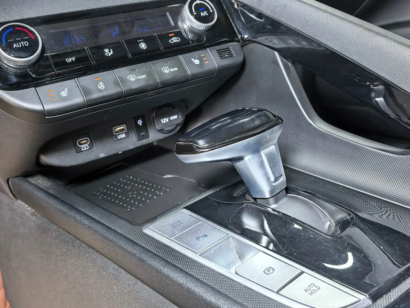 Hyundai Elantra 2023 — Photo 18/20