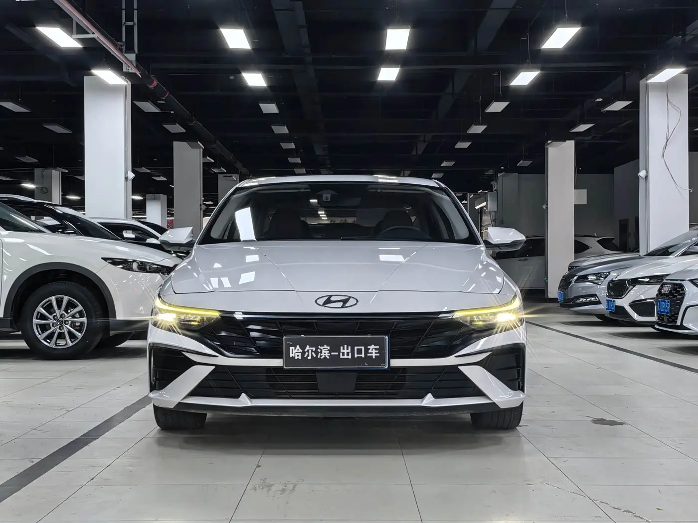 Hyundai Elantra 2023 — Photo 2/20