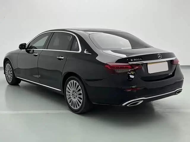 Mercedes-Benz E-Class 2022 — Photo 2/18