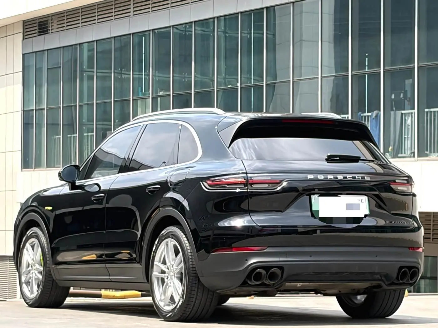 Porsche Cayenne New Energy 2021 — Фото 13/14