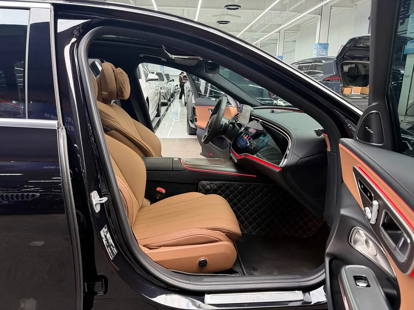 Mercedes-Benz E-Class 2025 — Photo 14/19