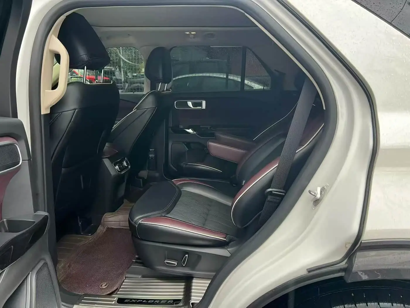 Ford Explorer 2023 — Photo 10/16