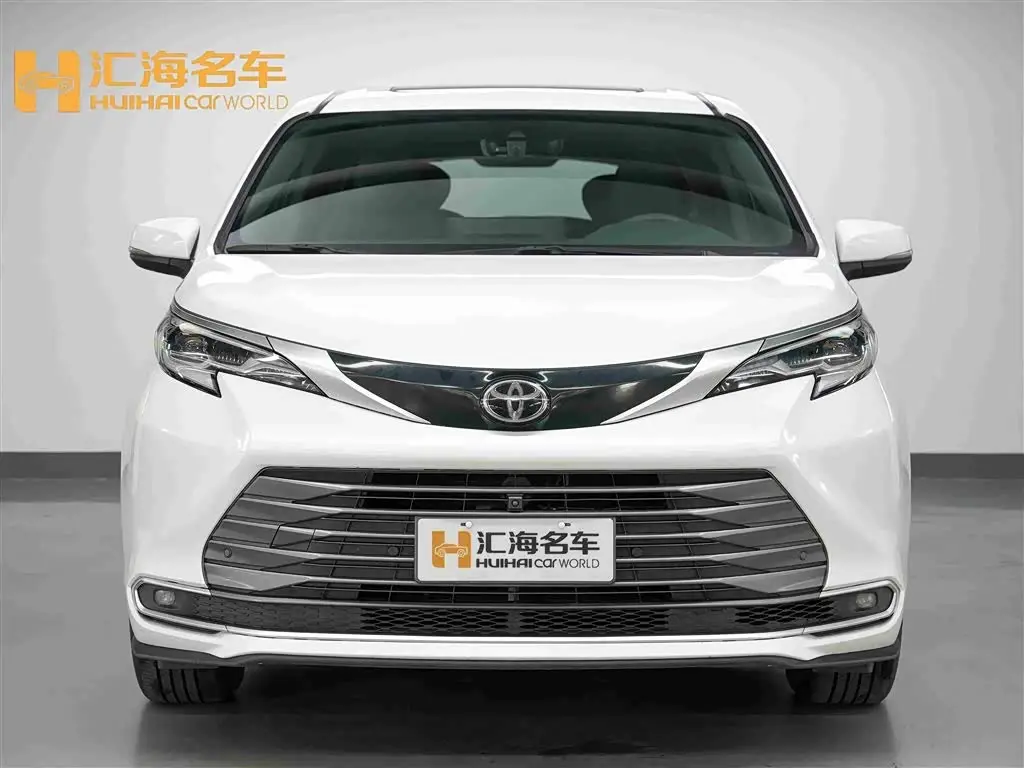 Toyota Sienna 2025 — Photo 2/14