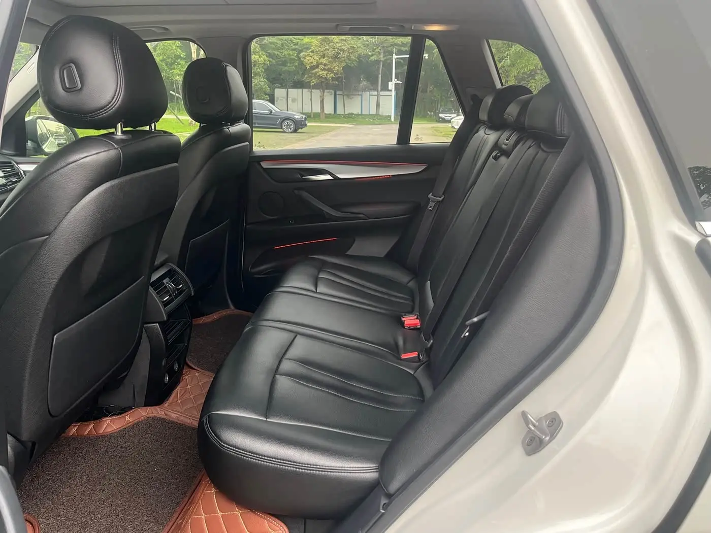 BMW X5 2019 — Photo 8/14
