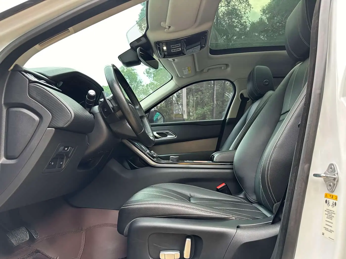 Land Rover Range Rover Velar 2019 — Photo 8/17