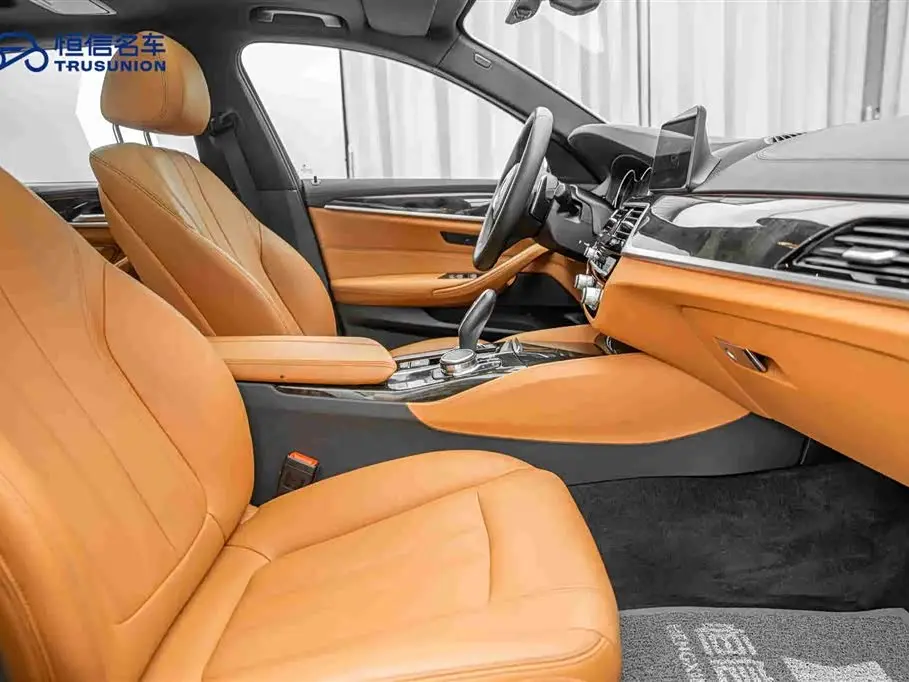 BMW 5 Series 2019 — Photo 15/20